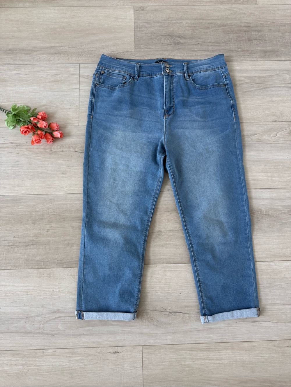 Curve Appeal Women’s Blue capris 14/32